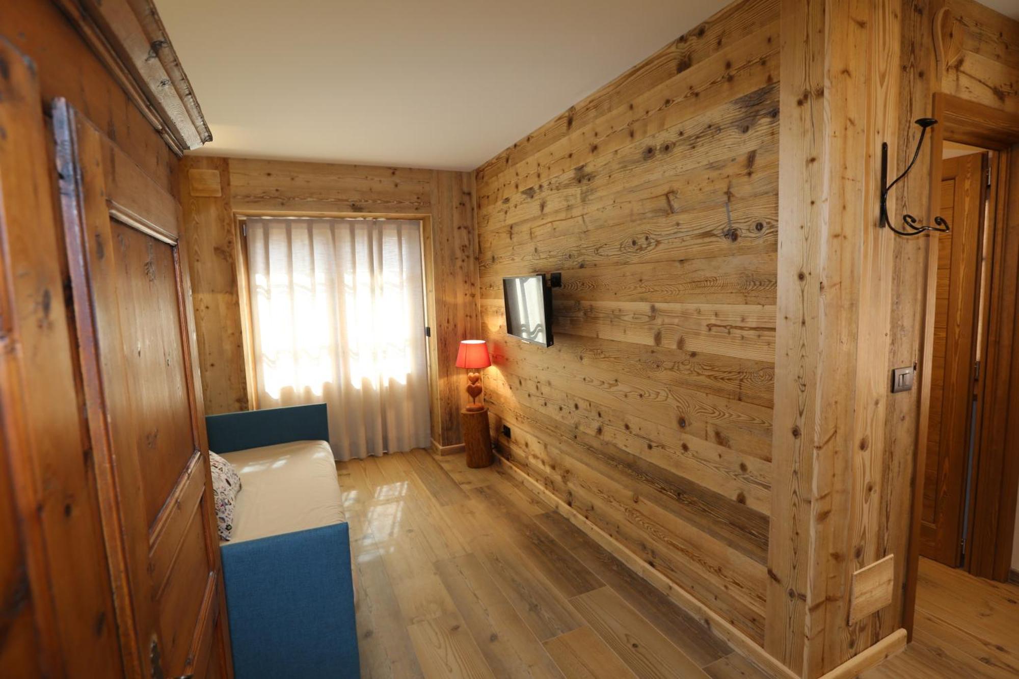 L'Abri En Ville - Parcheggio Privato A 100 Mt Ed Accesso Con Auto Nell'Area Pedonale Aosta Exteriör bild